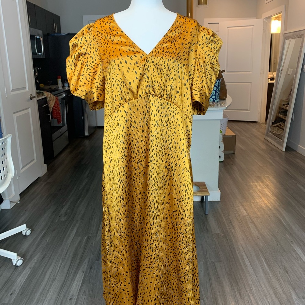 Who What Wear - Women’s V-Neck Midi Dress